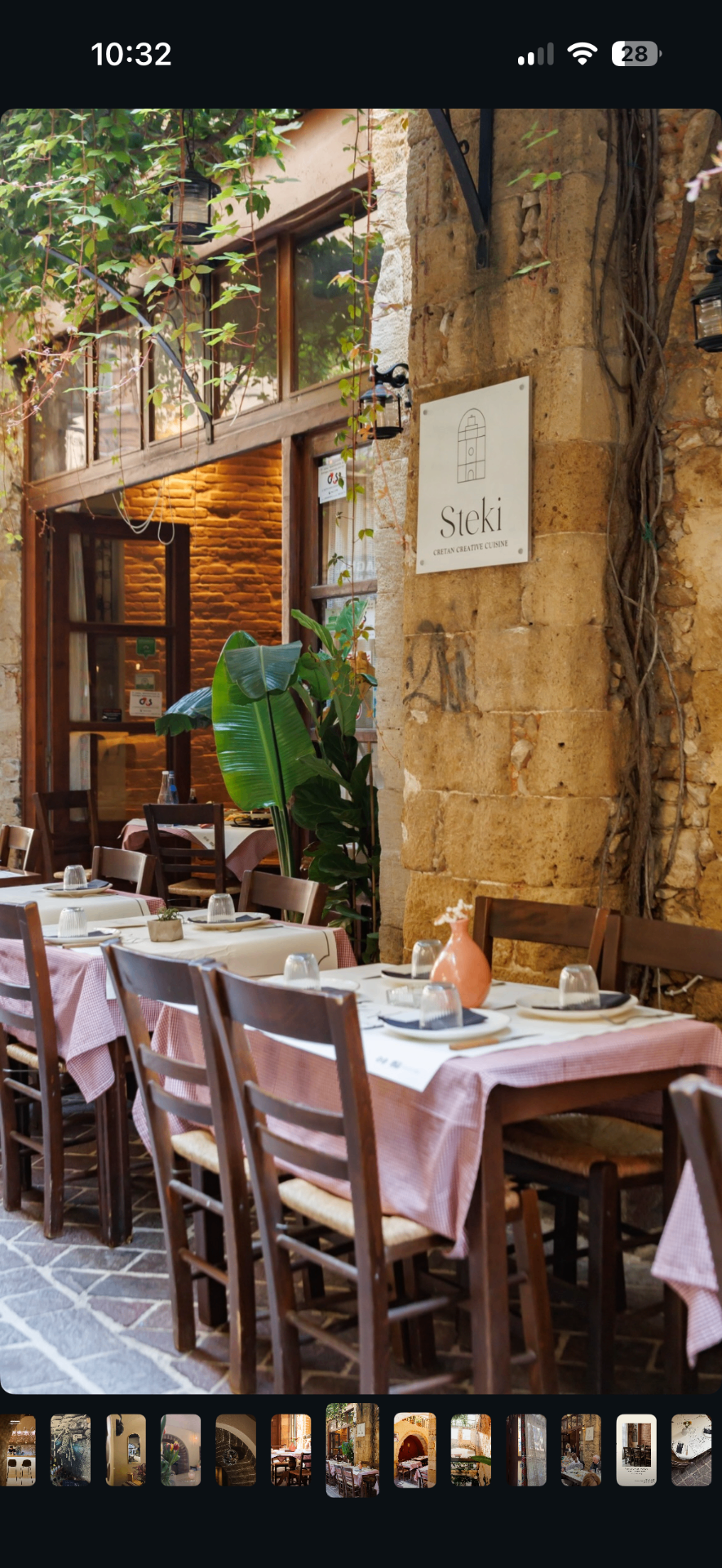 Steki taverna exterior in Chania old town